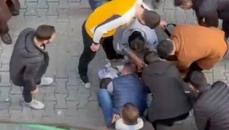 Alacak verecek meselesinde kan aktı: Arkadaşını defalarca bıçakladı – Son Dakika Türkiye Haberleri