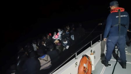 İzmir açıklarında 45 düzensiz göçmen yakalandı – Son Dakika Türkiye Haberleri