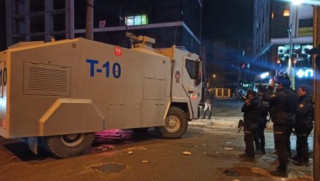 Van’da polis müdahalesi | DEM Partililerin kutlaması sonrası bazı gruplar polise taş attı – Son Dakika Türkiye Haberleri