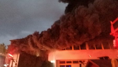 İzmir’de iki fabrikada yangın – Son Dakika Türkiye Haberleri