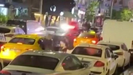Bakırköy’de AVM önünde silahlı saldırı: Taksiden indiği anda ateş açıldı