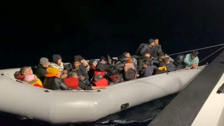 Çanakkale açıklarında lastik botta 29 düzensiz göçmen yakalandı – Son Dakika Türkiye Haberleri