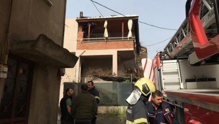 Kocaeli’de 2 katlı evin çatısında yangın çıktı – Son Dakika Türkiye Haberleri