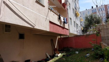 Küçük çocuk balkondan düşüp hastanelik oldu – Son Dakika Türkiye Haberleri